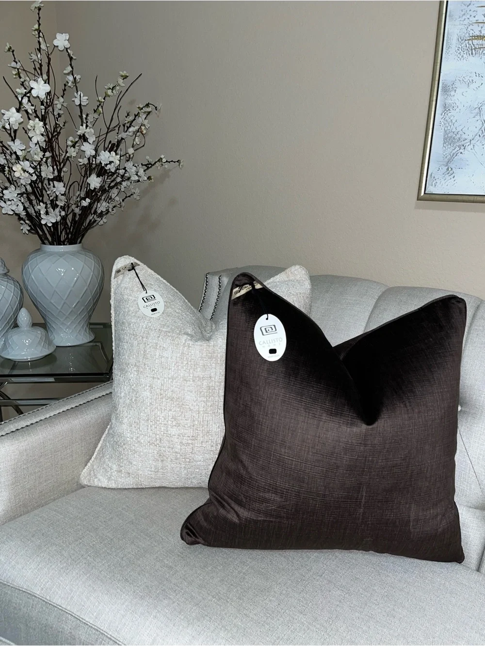 1-NWT CALLISTO HOME CHOCOLATE BROWN LUXURY VELVET DECORATIVE PILLOW (T0258F11)